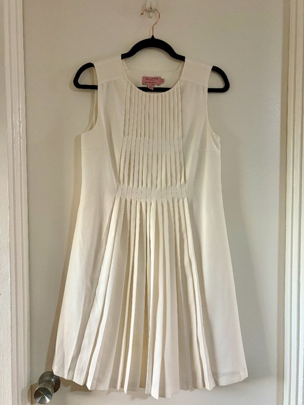 Ted Baker – Cream/Ivory Pleated Front Belted Dress